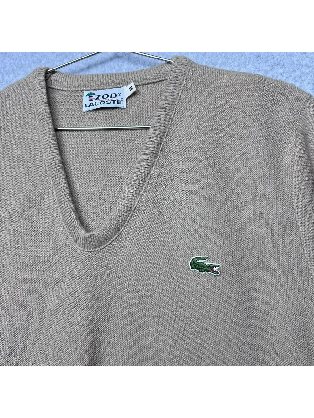 VTG Izod Lacoste Tan V-Neck Sweater M Camel Alligator Logo Old Money Preppy 90s